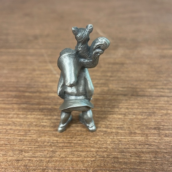 Heritage Pewter Gnome with Squirrel Figurine - Picture 2 of 8